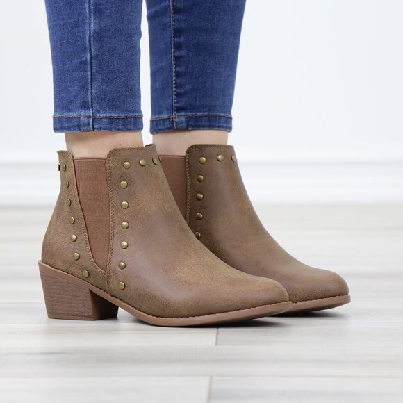 Chelsea Pointed Toe Low Heel Ankle Boots Metal Studs Tan Synthetic Leather - Picture 2 of 12